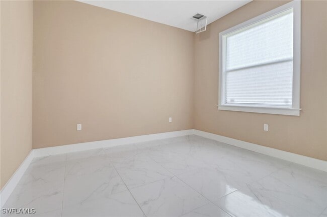 Building Photo - 2793 72nd Ave NE