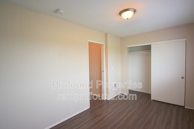 Building Photo - 738 NE 94th Ave