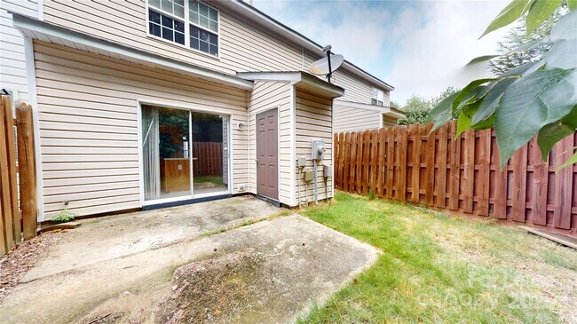 Building Photo - 1777 Forest Side Ln