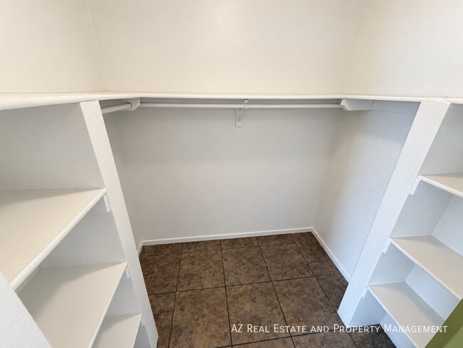 Building Photo - 4528 W Palm Ln