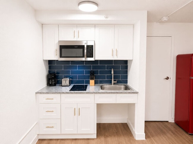 Building Photo - 824 Camino La Costa