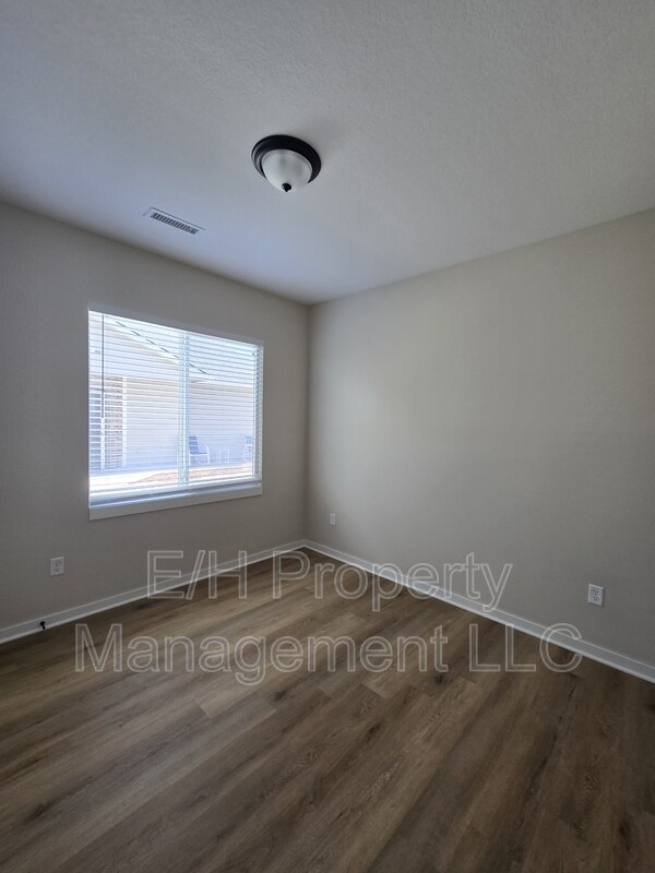 Building Photo - 12195 Fennec St