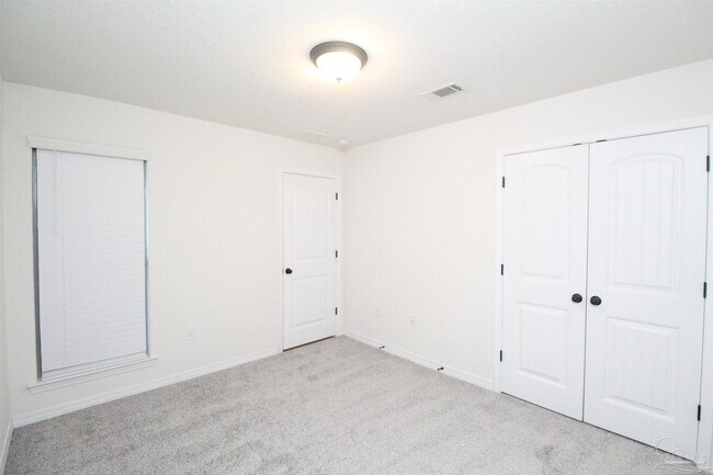 Building Photo - 5605 Peach Dr