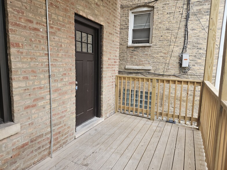 Building Photo - 1415 W Erie St