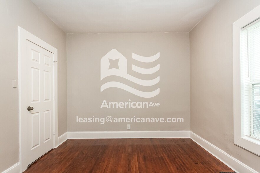 Building Photo - 1318 N Warman Ave