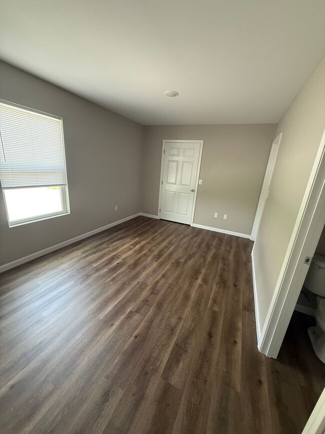 Building Photo - 2 Bedroom 1.5 Bathroom Townhouse in Jackson, MO
