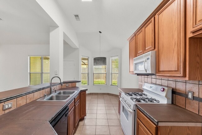 Building Photo - 19311 Twin Buttes Dr