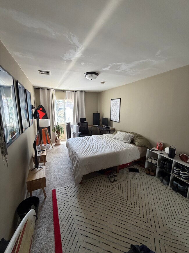 Second bedroom - 3283 Kelton Ave