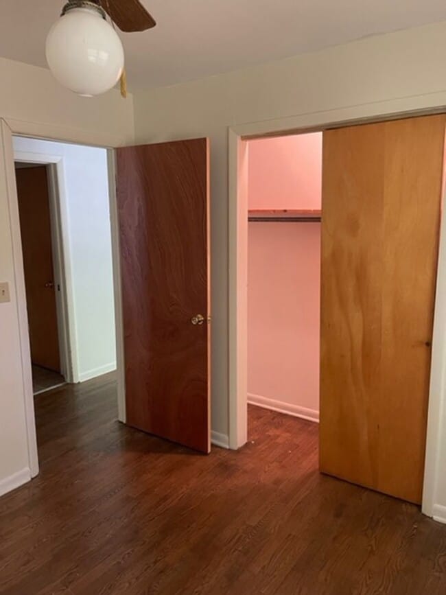 Building Photo - St. James Nice Home