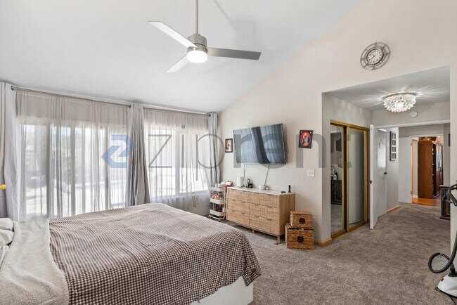 Building Photo - Unit