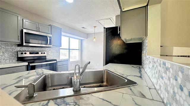 Building Photo - 708 Meadowcreek Ct
