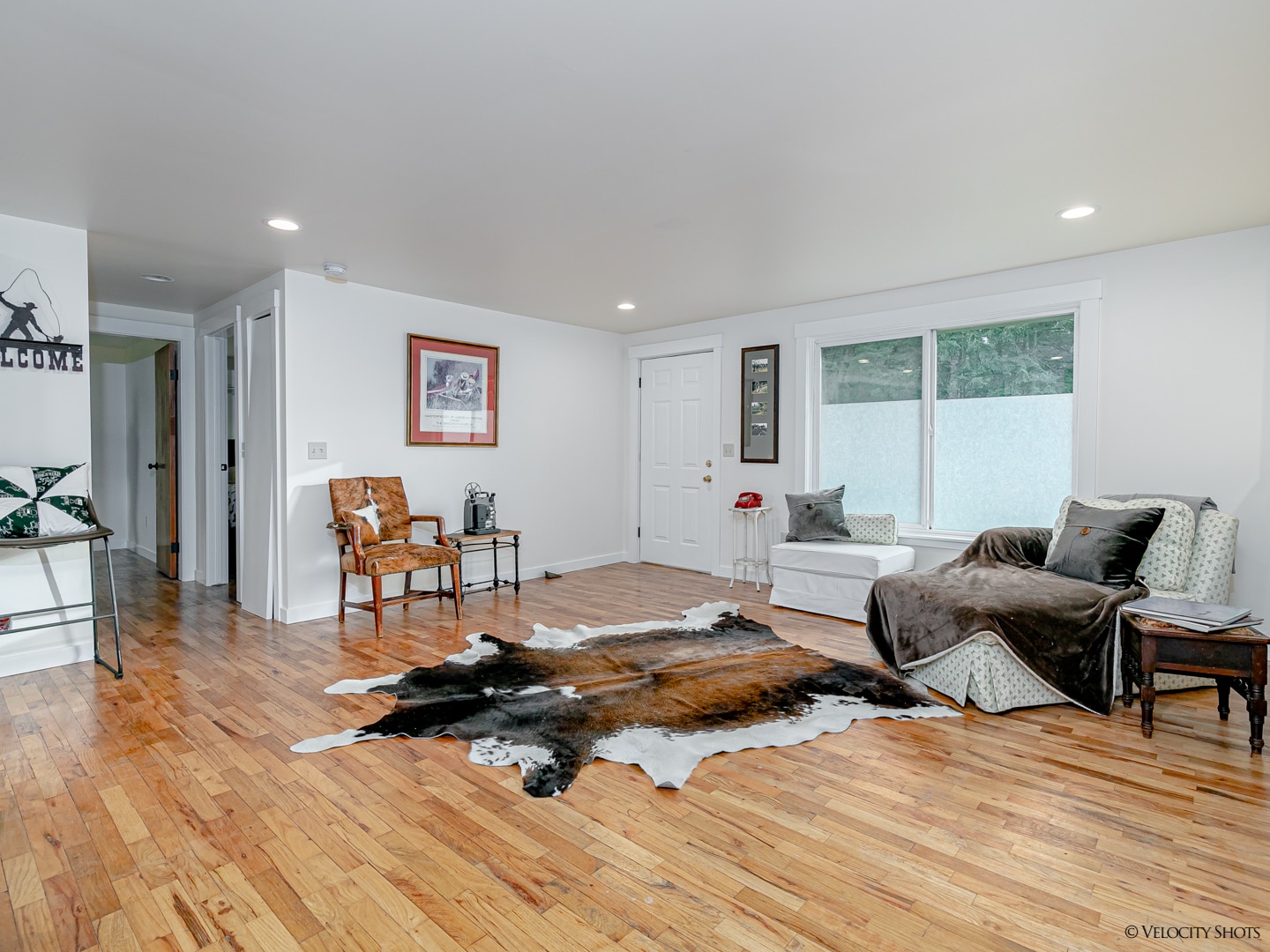 Living room, hardwood floors - 41441 SE Kitzmiller Road