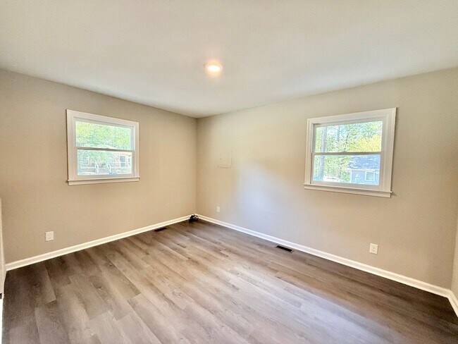 Building Photo - Johnson Street [2 UNITS]