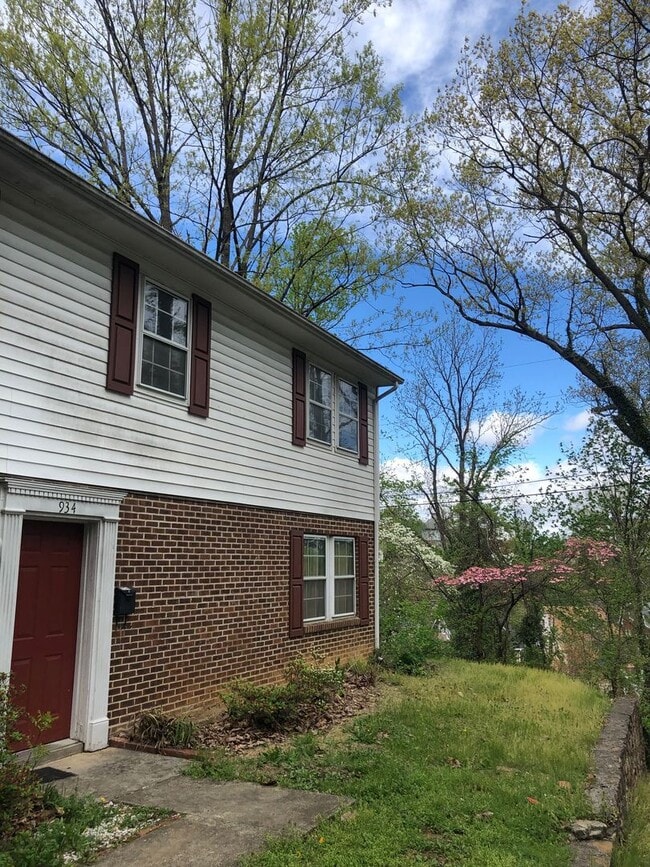 Building Photo - 934 Floyd Ave SW