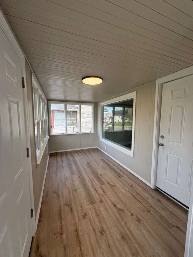 Building Photo - Spacious 4-Bedroom Home in Cleveland