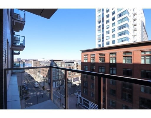 Building Photo - 375 Canal St