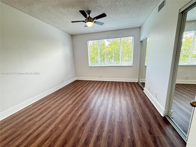 Building Photo - 16736 Hemingway Dr