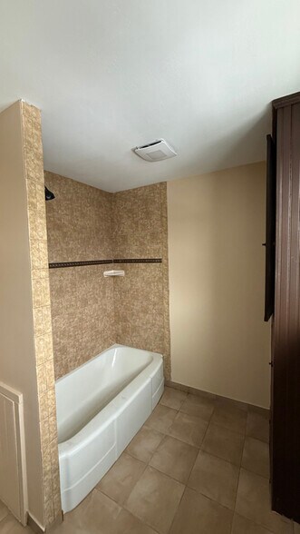 Building Photo - 5 Whipple Ct