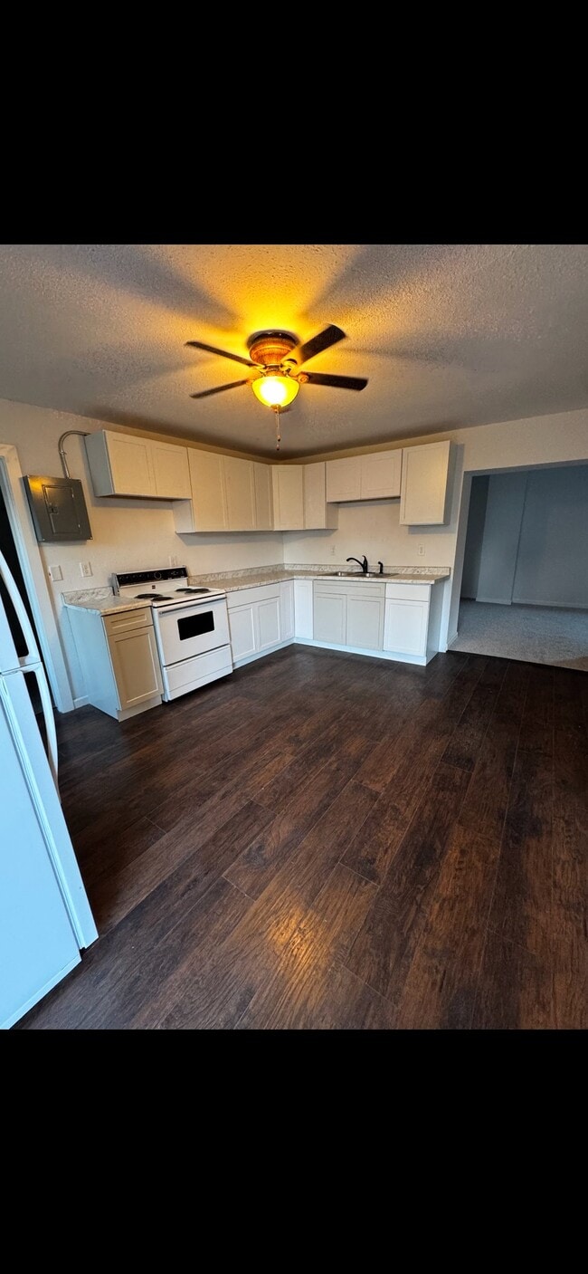 Building Photo - 241 N Webster St