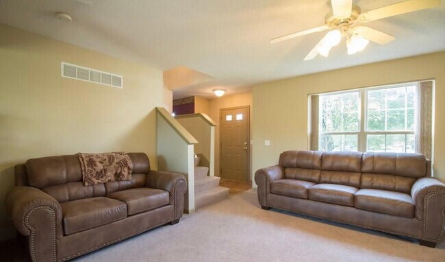 Building Photo - 101 Pine Ridge Plz