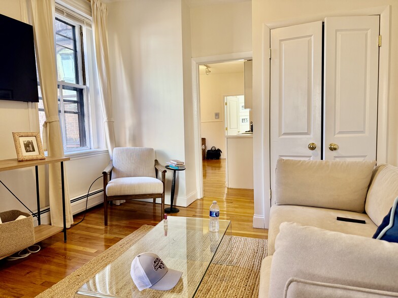 Building Photo - 17 Irving St