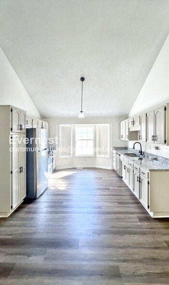 Building Photo - 325 Fawn Valley St