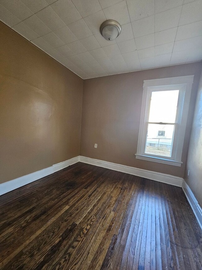 Building Photo - Completely Remodeled 4 bedroom