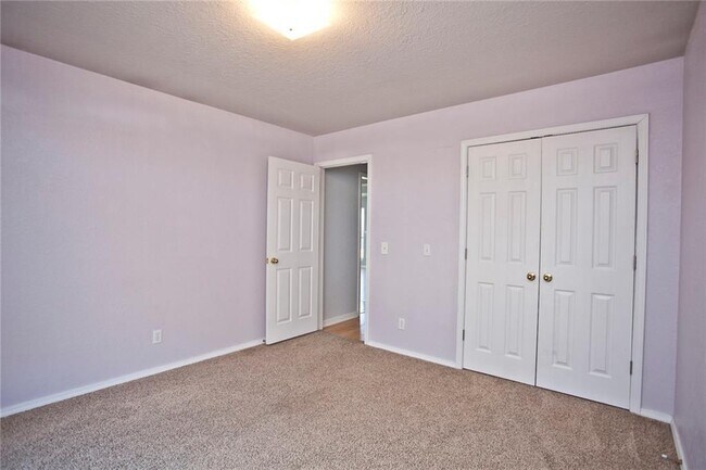 Building Photo - 281 Stein St