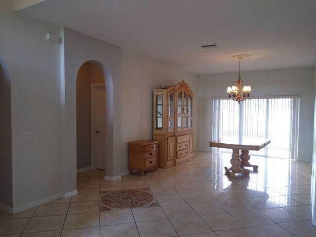 Building Photo - Single Family Home in Poinciana