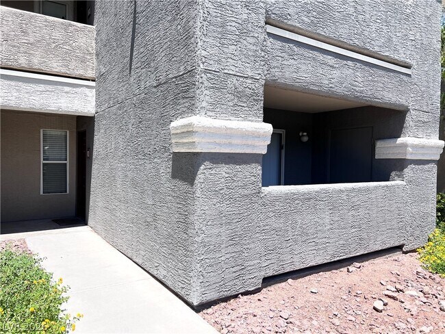 Building Photo - 5055 W Hacienda Ave
