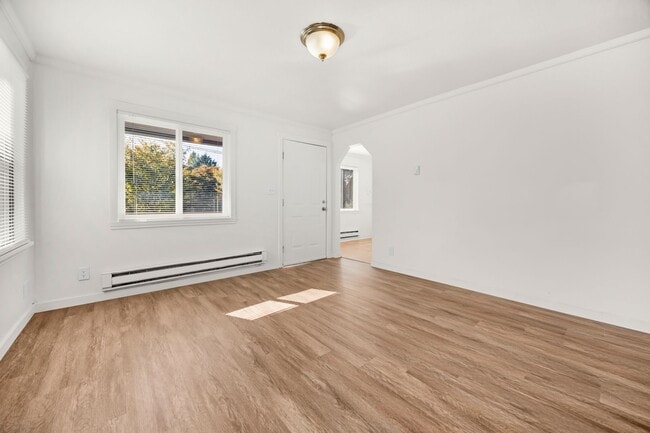 Building Photo - Two Bed 2 Bath Single Family Home Close to...