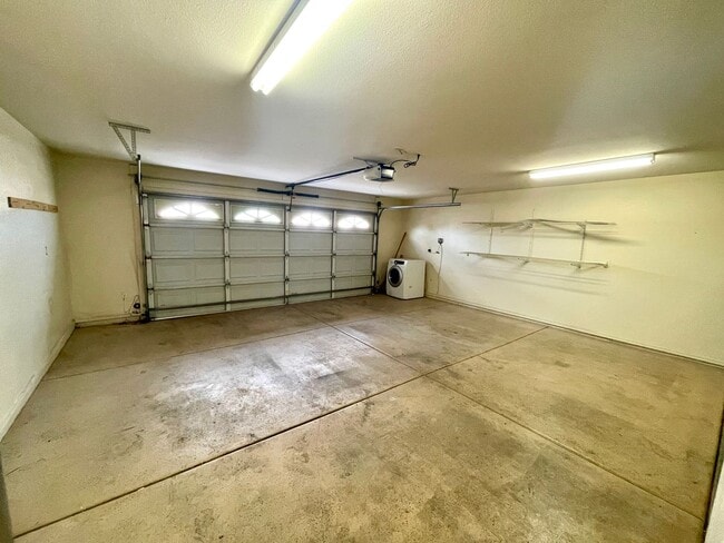 Building Photo - Cute 3 Bedroom Desert Lakes Golf Course Co...