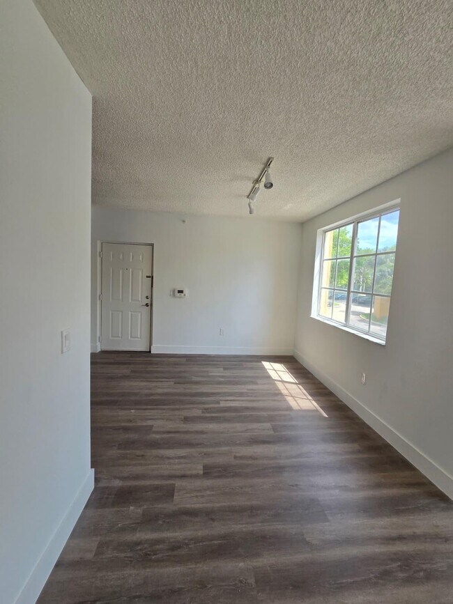 Building Photo - 2360 E Preserve Way