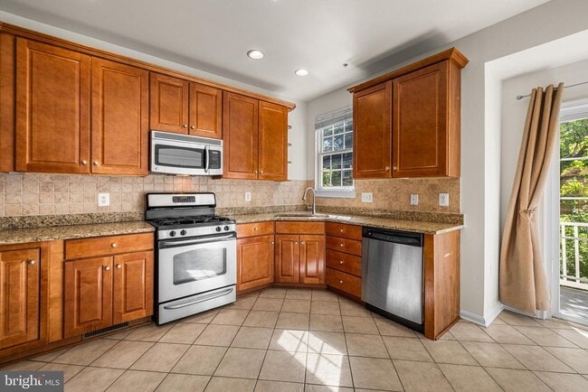 Building Photo - 129 Hearth Ct
