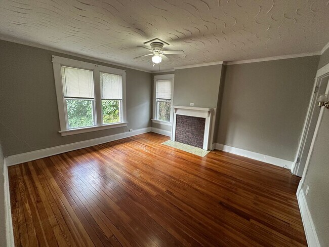 Building Photo - 184 E 12th Ave