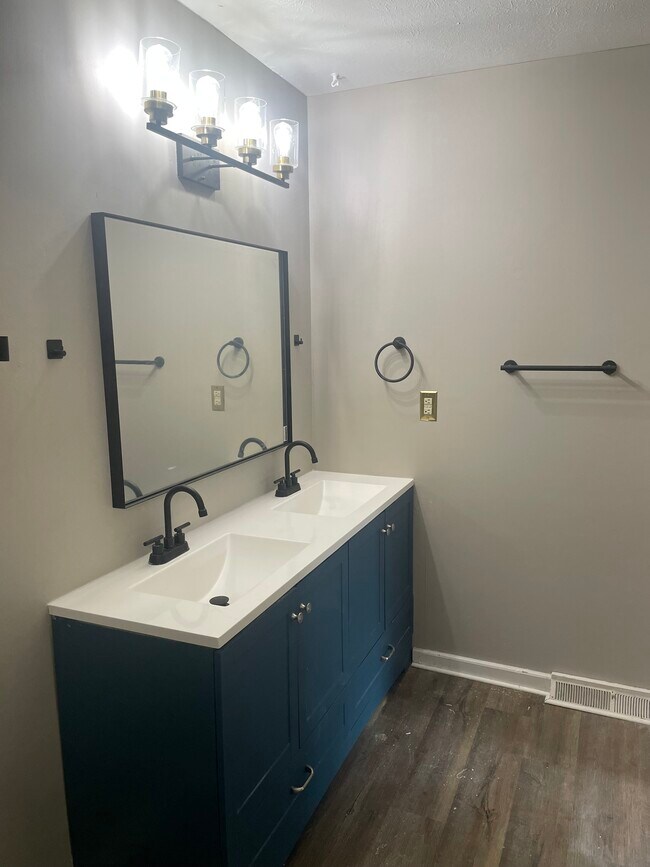 Building Photo - 16222 Howe Rd