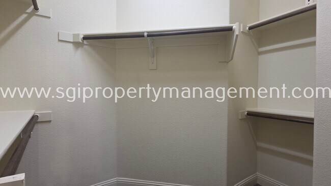 Building Photo - 525 Bamborough Dr