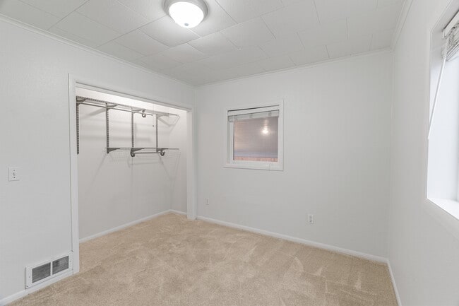 Building Photo - 208 S Chehalis St