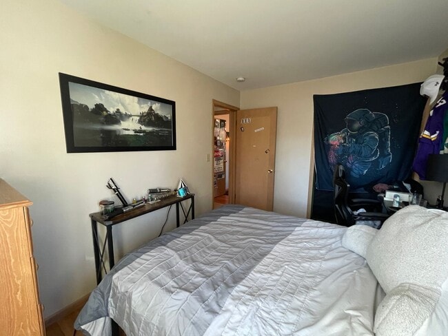 Building Photo - AVAILABLE JUNE - Nice 5 Bed 2 Bath Near Campus w/ OSP & Huge Yard