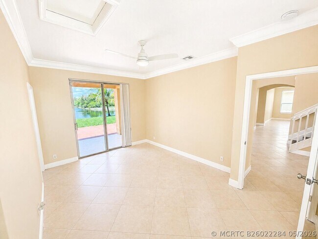 Building Photo - 740 SW 191st Ave