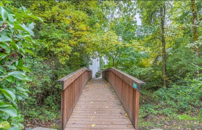 Building Photo - Lakeside Living in Corvallis - Affordable Comfort with Scenic Views!
