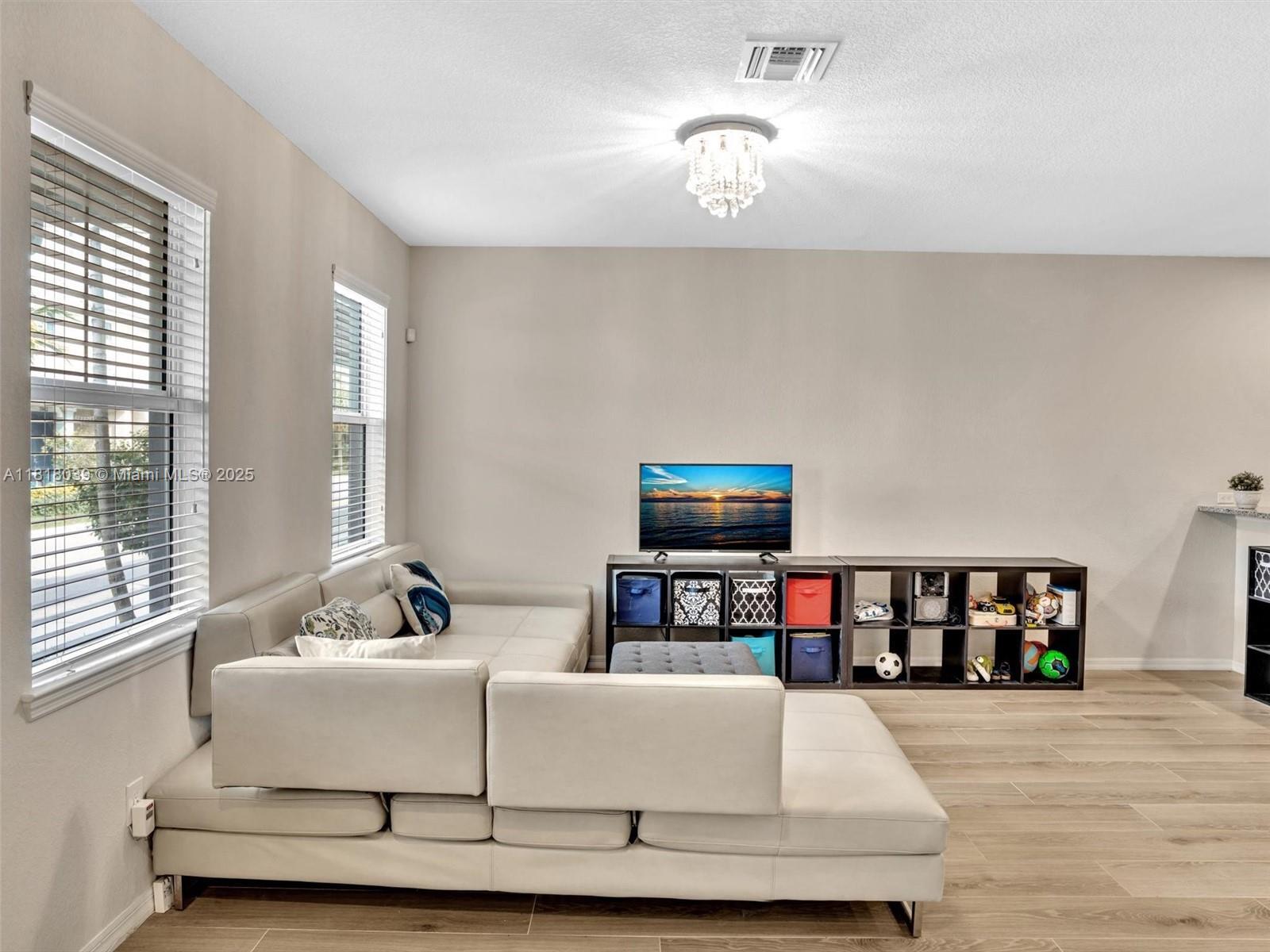 Building Photo - 3976 Poinciana Ln
