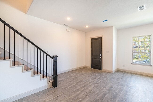 Building Photo - 6123 Blythe Dr