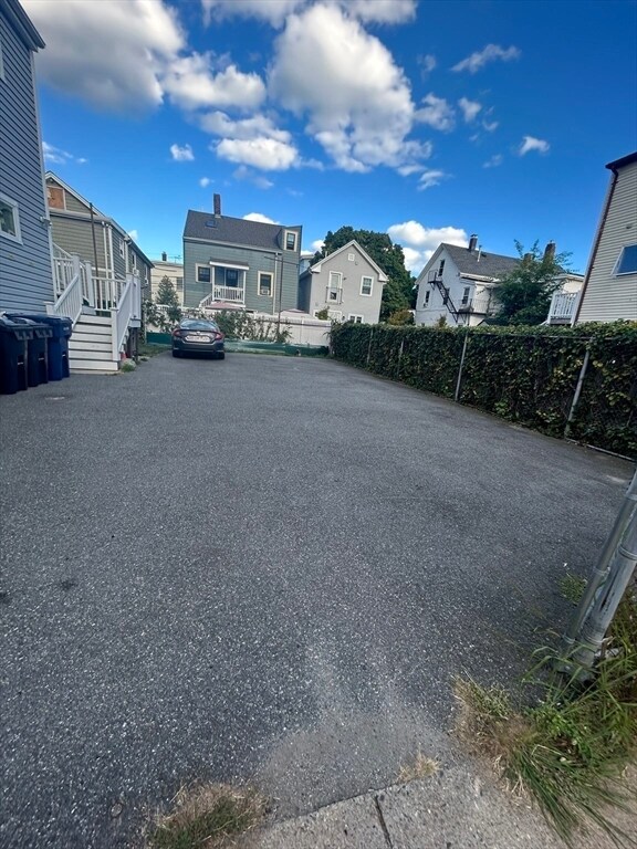 Building Photo - 36 Hunting St