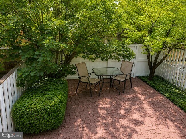 Building Photo - 5580 Hecate Ct