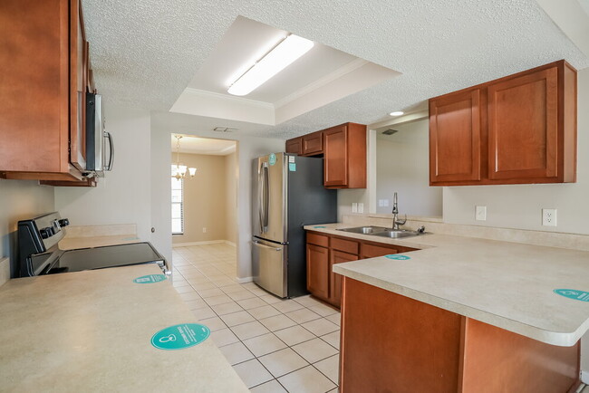 Building Photo - 460 Kevin Dr