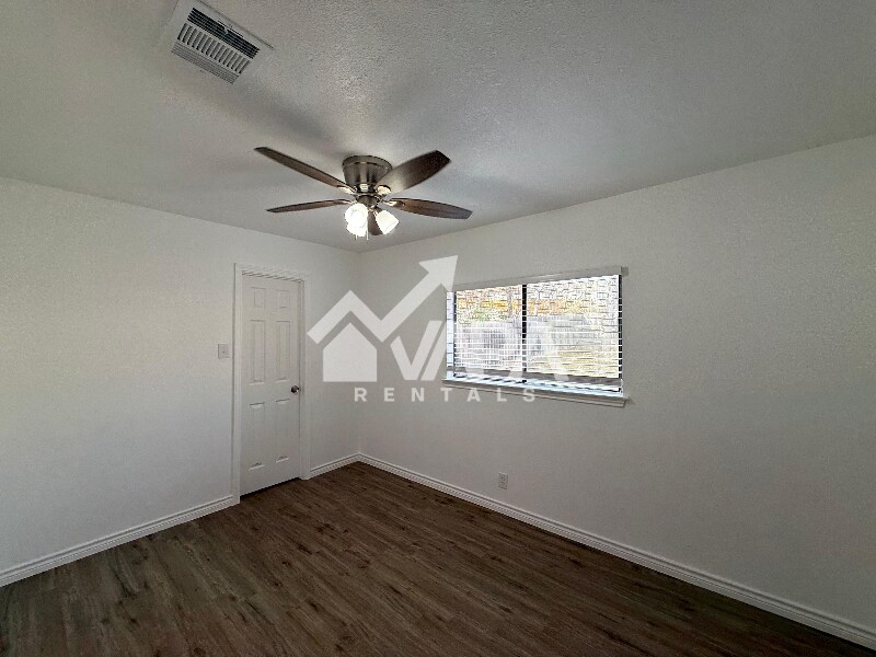 Building Photo - 8659 Serene Ridge Dr