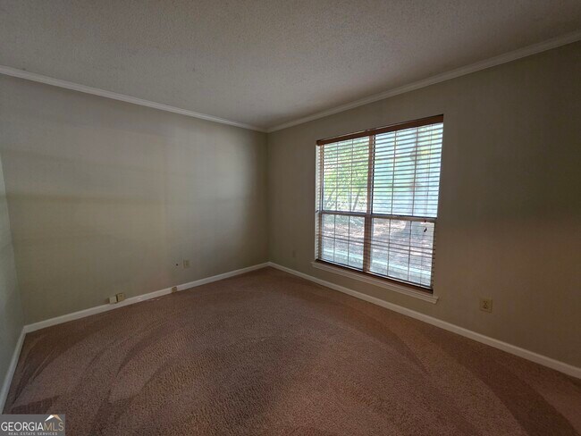 Building Photo - 302 Henley Way