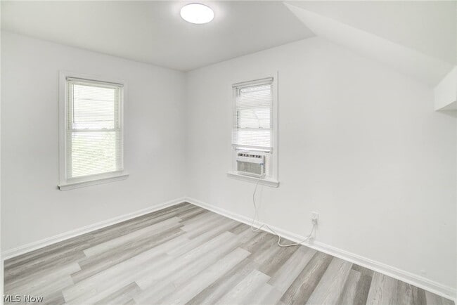 Building Photo - 13117 Wilton Ave
