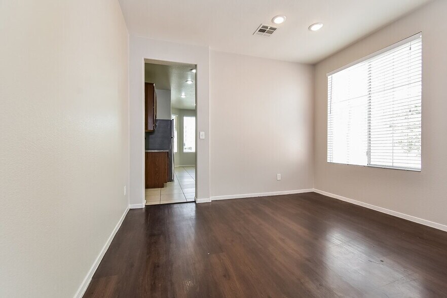 Building Photo - 2520 Bahama Point Ave